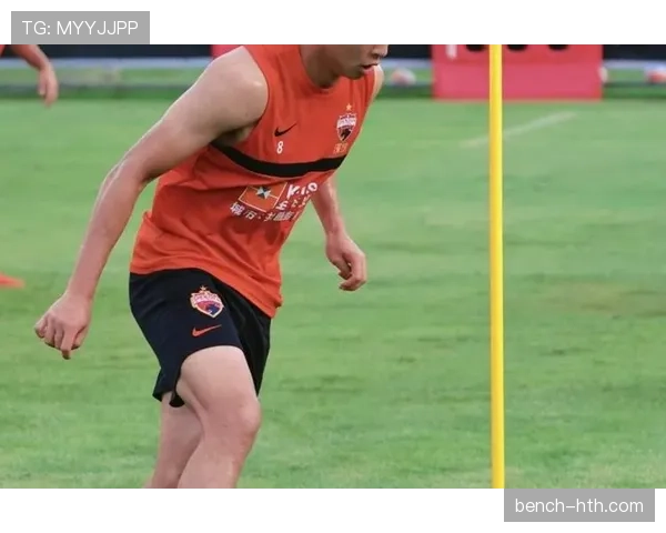 戴伟浚闪耀赛场，未来足球新星备受期待