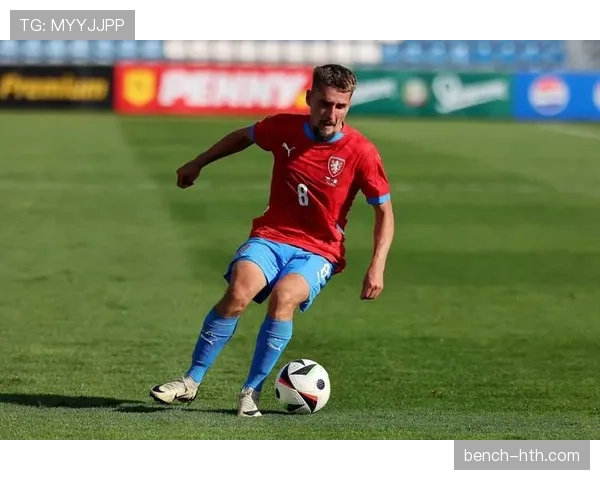 格里兹曼闪耀4-4-2阵型，攻防两端成球队平衡关键