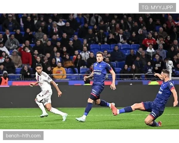 新赛季足球联赛前景分析:各队备战状态成焦点 新赛季足球联赛前景分析:各队备战状态成焦点