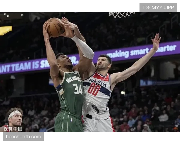 替补波蒂斯用无球掩护为字母哥拉开空间提升效率