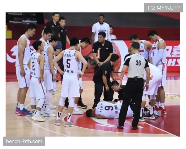 易建联家的厨房比球队训练场还豪华，这到底是篮球还是生活秀？