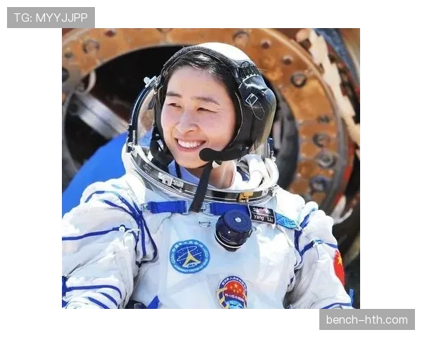 刘洋私下穿运动鞋配西装？感觉明星也hold不住这骚操作！